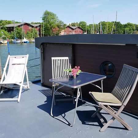 Hausboot Daenholm Hotel Stralsund Exterior photo