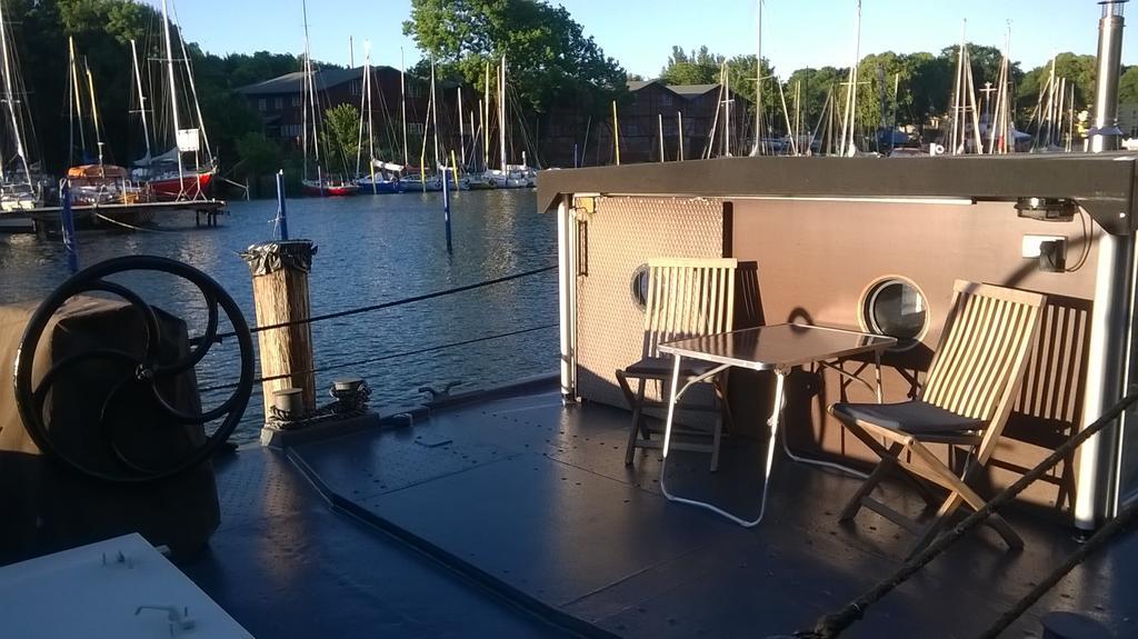 Hausboot Daenholm Hotel Stralsund Exterior photo