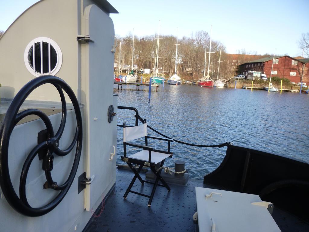 Hausboot Daenholm Hotel Stralsund Exterior photo