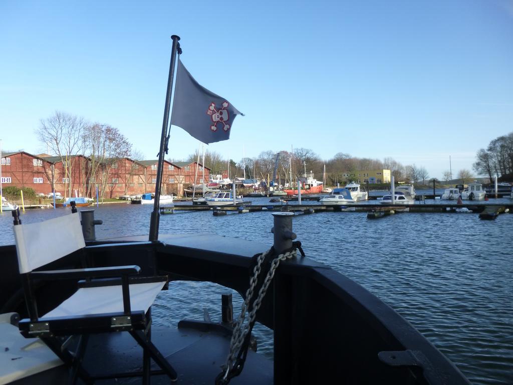 Hausboot Daenholm Hotel Stralsund Exterior photo