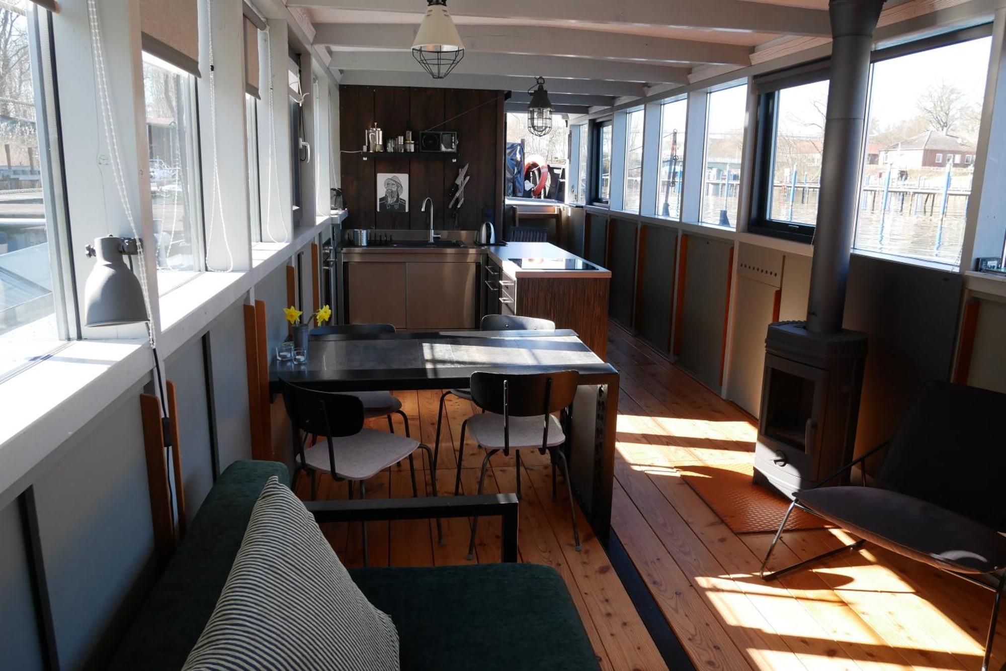 Hausboot Daenholm Hotel Stralsund Exterior photo