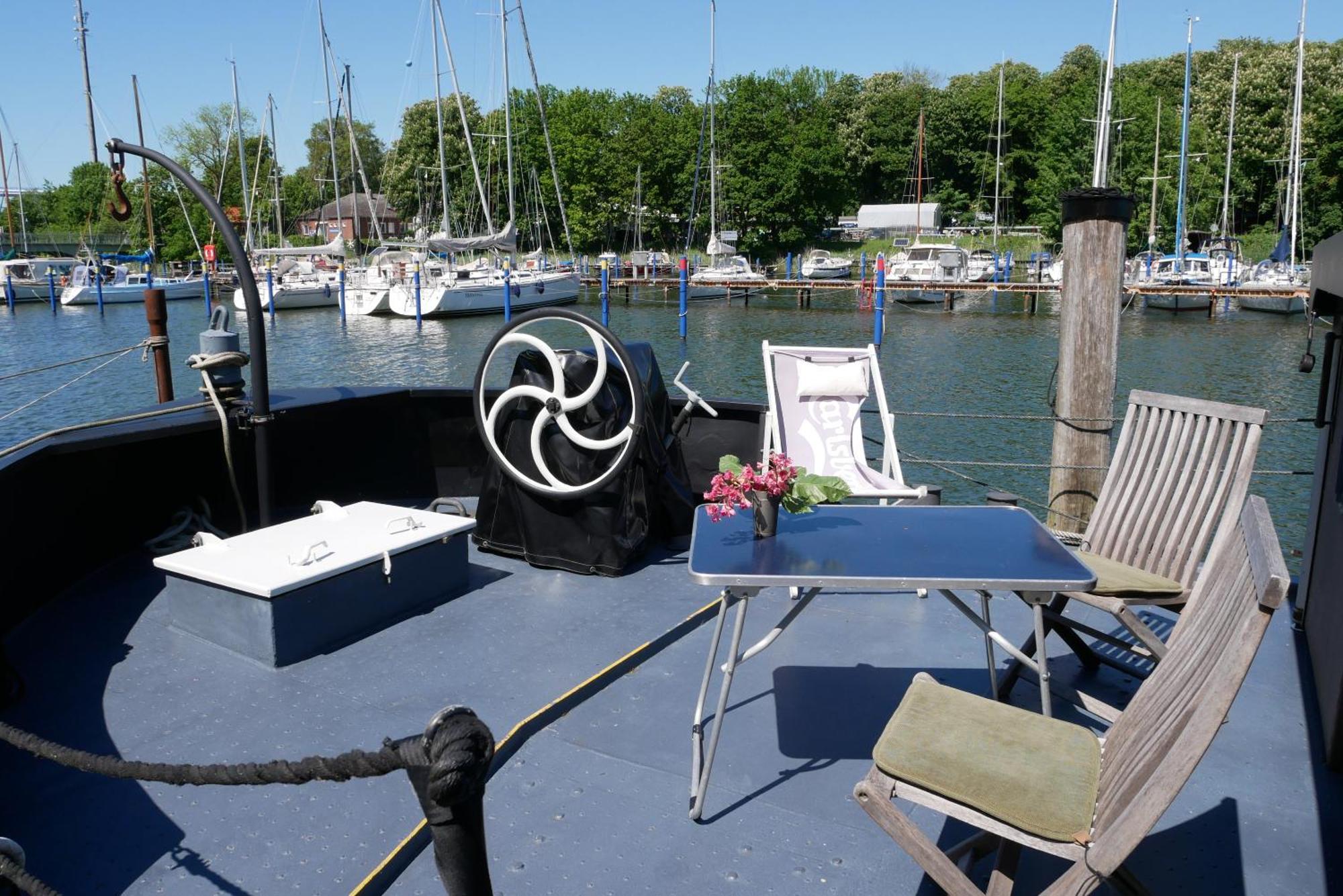 Hausboot Daenholm Hotel Stralsund Exterior photo